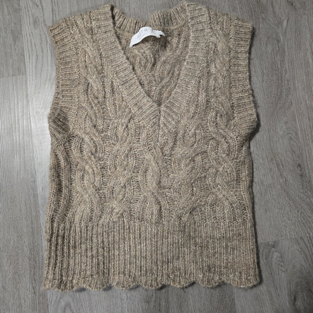 Cozy Cable Knit Sweater - Brown